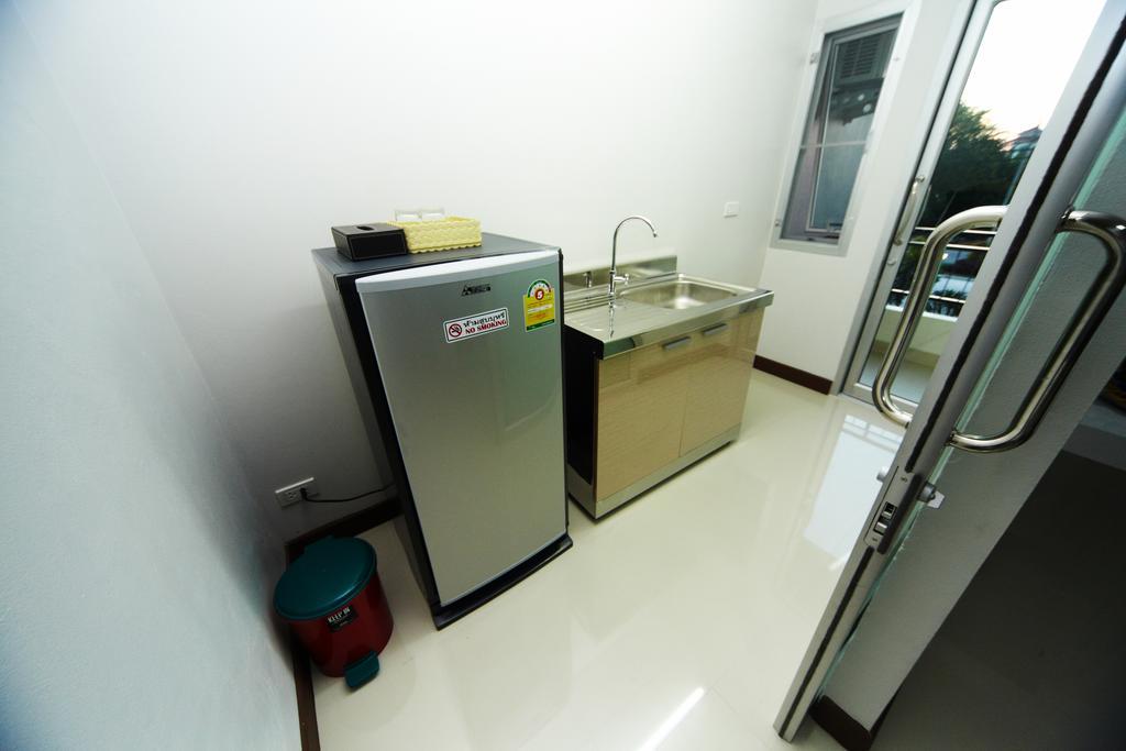 Central Place Serviced Apartment Chonburi Extérieur photo
