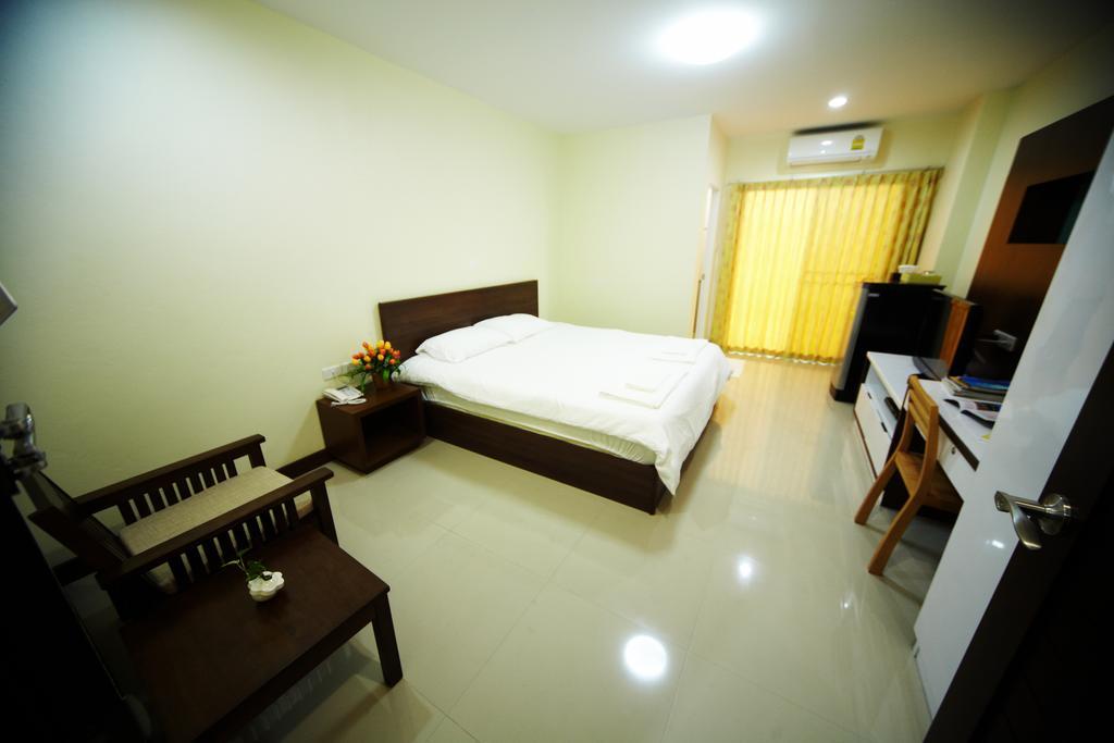 Central Place Serviced Apartment Chonburi Chambre photo